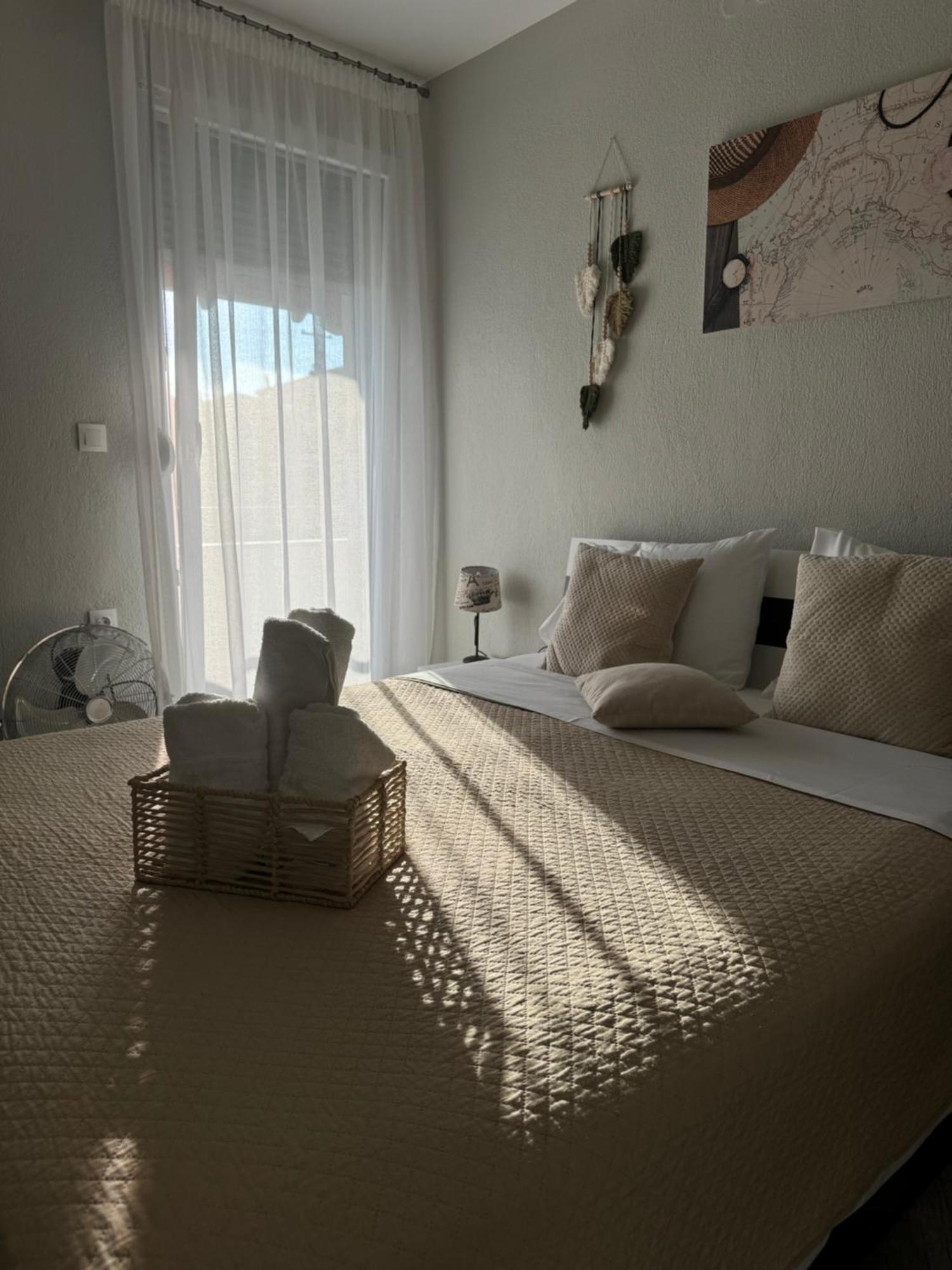 Private Modern Apartment Nea Roda Ngoại thất bức ảnh