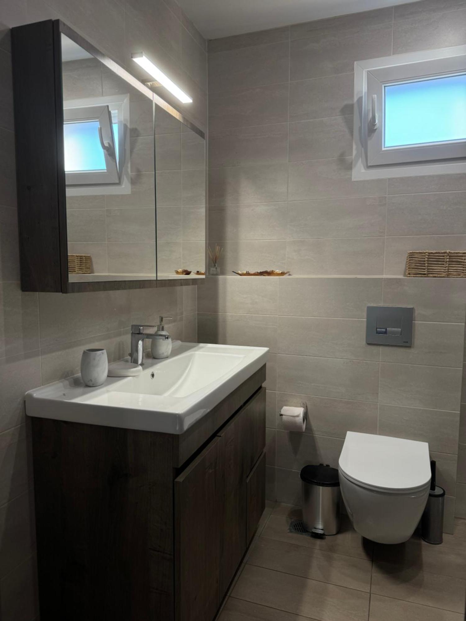 Private Modern Apartment Nea Roda Ngoại thất bức ảnh